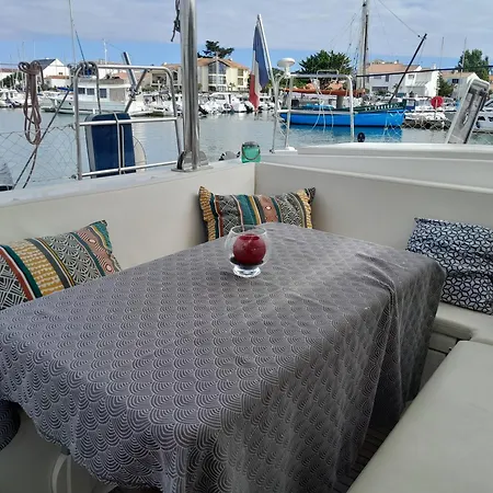 Ботель Maol Сен-Жиль-Круа-де-Ви